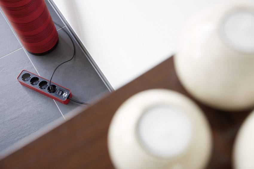 Brennenstuhl 1153240070 Steckdosenleiste mit Schalter 4fach Rot, Schwarz Schutzkontakt 1St.