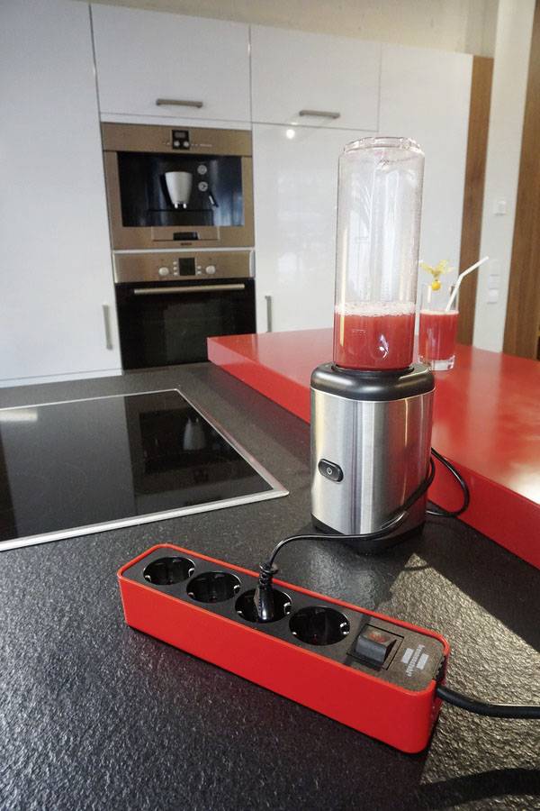 Brennenstuhl 1153240070 Steckdosenleiste mit Schalter 4fach Rot, Schwarz Schutzkontakt 1St.