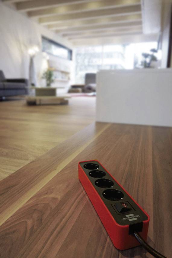 Brennenstuhl 1153240070 Steckdosenleiste mit Schalter 4fach Rot, Schwarz Schutzkontakt 1St.