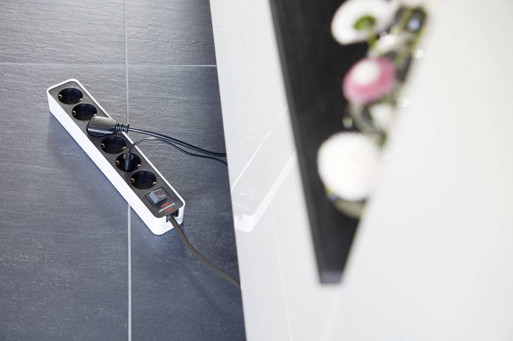 Brennenstuhl 1153260020 Steckdosenleiste mit Schalter 6fach Weiß, Schwarz Schutzkontakt 1St.