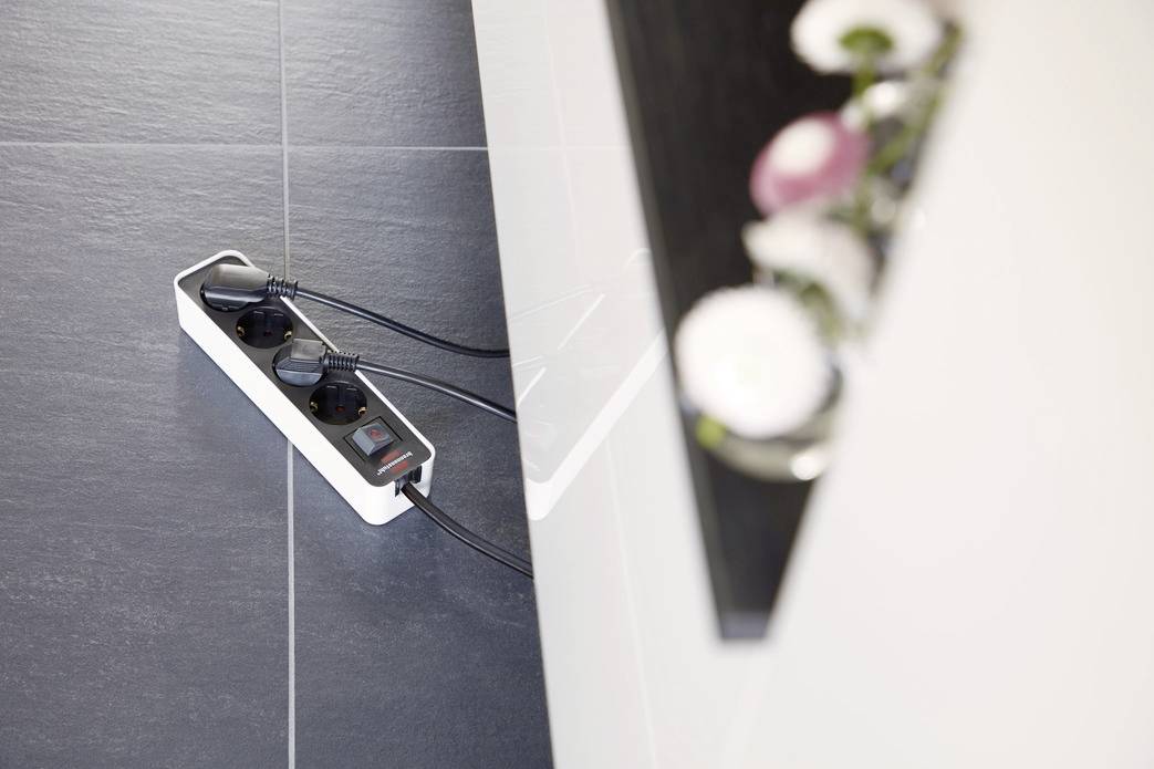 Brennenstuhl 1153240020 Steckdosenleiste mit Schalter 4fach Weiß, Schwarz Schutzkontakt 1St.