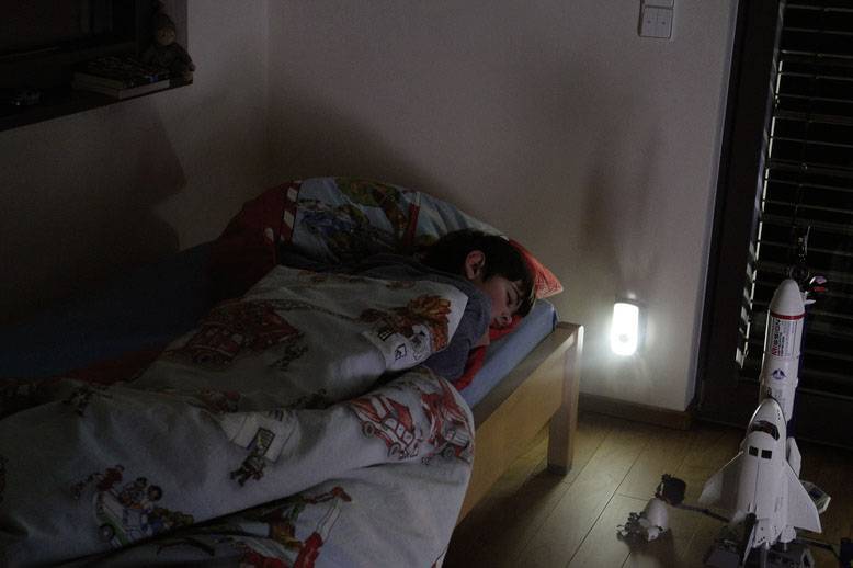 Brennenstuhl SSL 40 A 1173240020 Nachtlicht mit Bewegungsmelder Oval LED Weiß