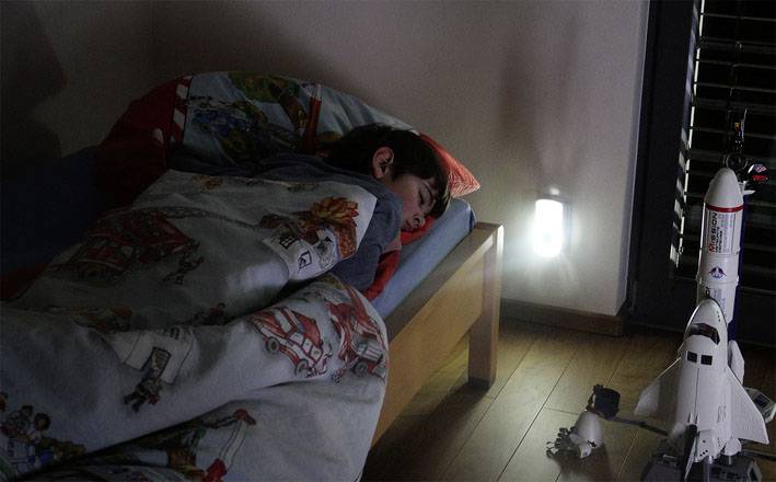 Brennenstuhl SSL 40 A 1173240020 Nachtlicht mit Bewegungsmelder Oval LED Weiß