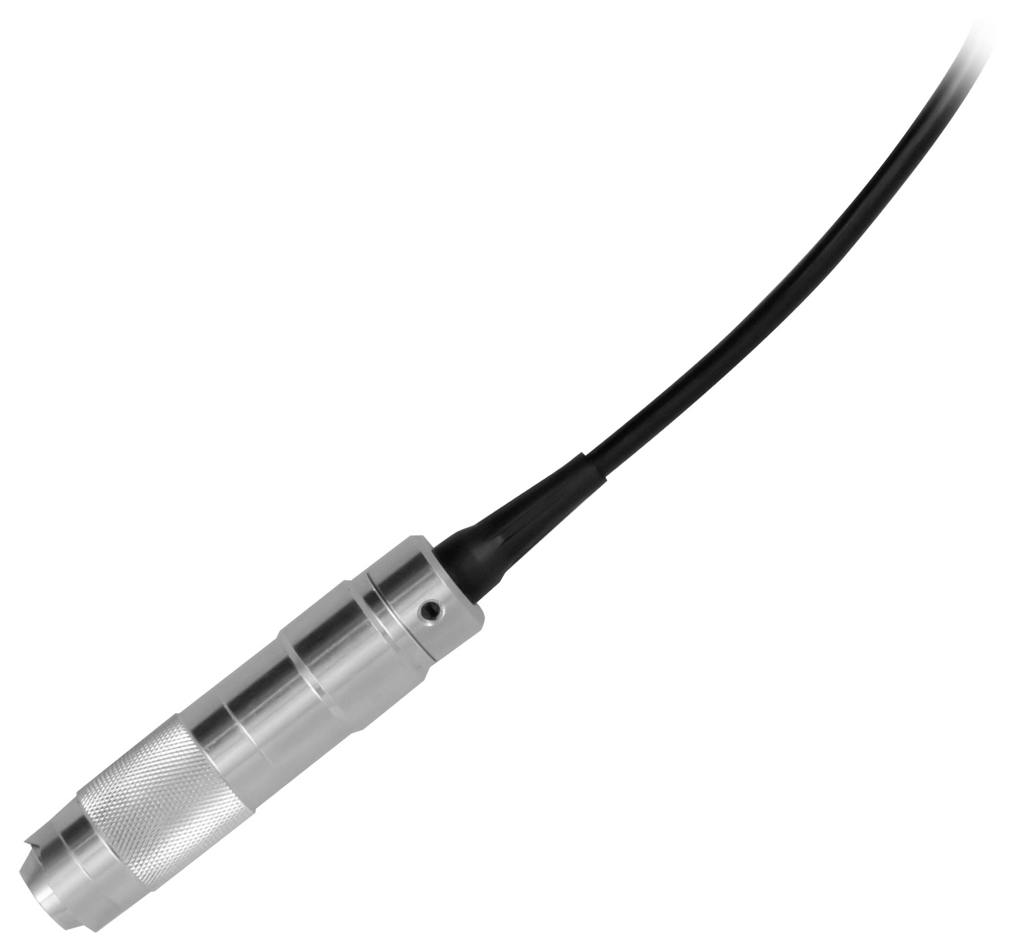 Ein schwarzes Kabel, das mit einem silbernen zylindrischen Metallsteckerstecker auf weißem Hintergrund verbunden ist.