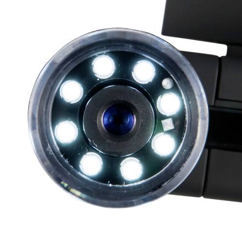 Nahaufnahme eines Kameraobjektivs mit mehreren leuchtenden LEDs, die es umgeben.
