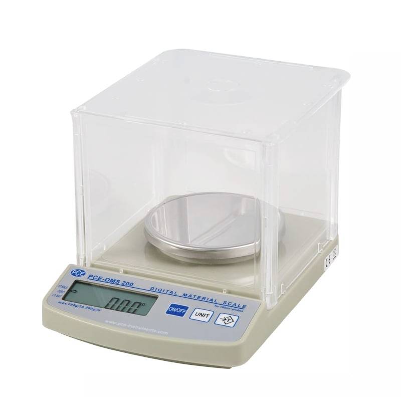 Digitale Materialwaage mit durchsichtigem Schutzschild gegen Zugluft und runder Wägeplattform, mit Bedienfeld und Display.