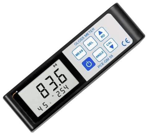 Digitales Glanzmeßgerät zeigt einen Messwert von 83,6 im 45°-Winkel an, mit Messtasten und der Bezeichnung „GLOSS METER