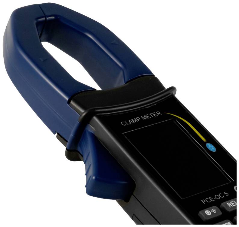 Ein blau-schwarzes Zangenmessgerät, das zur Strommessung in elektrischen Leitungen verwendet wird.