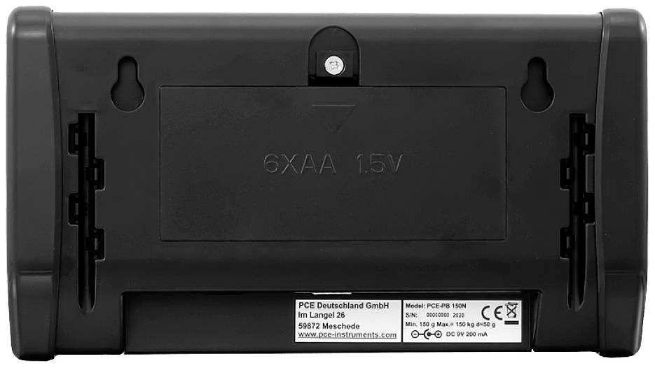 Der Rücken eines Geräts mit Batteriefach für 6 AA Batterien und Etikett mit Herstellungsinformationen.