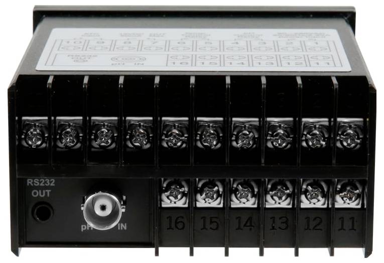 Schwarzes elektronisches Schnittstellenmodul für Klemmenleisten mit beschrifteten Schraubklemmen, RS232-Ausgangsbuchse und Telefoneingangsverbinder auf der Vorderseite.