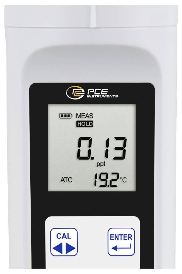 Tragbares PCE-Messinstrument zeigt eine Anzeige von 0,13 ppt und ATC 19,2°C mit CAL- und ENTER-Tasten darunter.