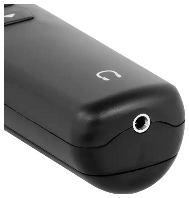 Eine Nahaufnahme einer schwarzen Fernbedienung mit einer kreisförmigen Kopfhörerbuchse an einem Ende und einem Kopfhörersymbol darüber.