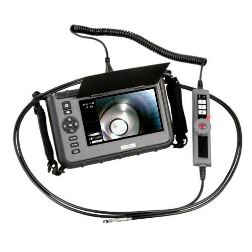 Tragbares Inspektionskamerasystem mit Monitor, Bedienfeld, Spiralkabel und Sonde zum Ansehen des Inneren von Rohren oder Maschinen.