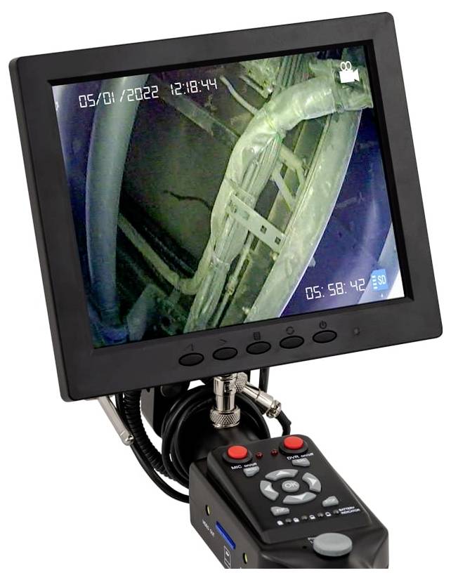 Tragbares Inspektionskamerasystem mit Monitor, der eine Live-Ansicht des Inneren einer Leitung oder eines Kanals anzeigt, und einer tragbaren Fernbedienungseinheit.