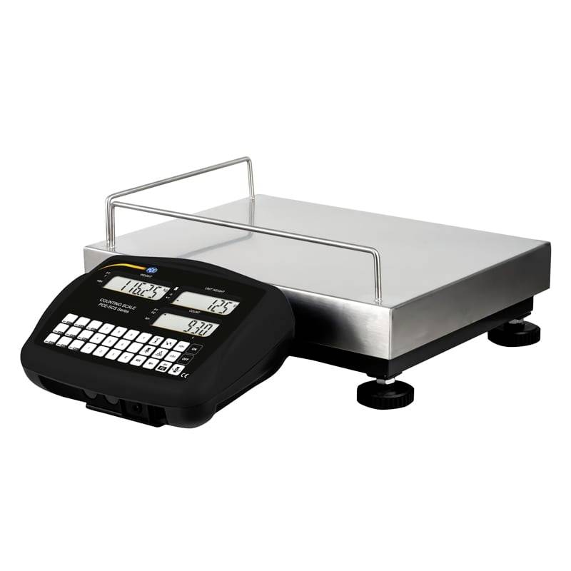 Digitale Preisrechenwaage mit schwarzem Tastatur-Display, befestigt an einer rostfreien Wiegeplattform und Griff.