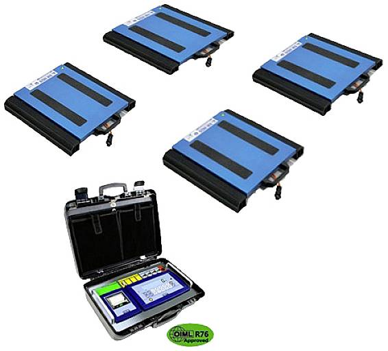 Vier blaue, tragbare Fahrzeugwaagen und ein dazugehöriges Anzeigegerät in einem schwarzen Koffer mit digitalem Display und Tasten.