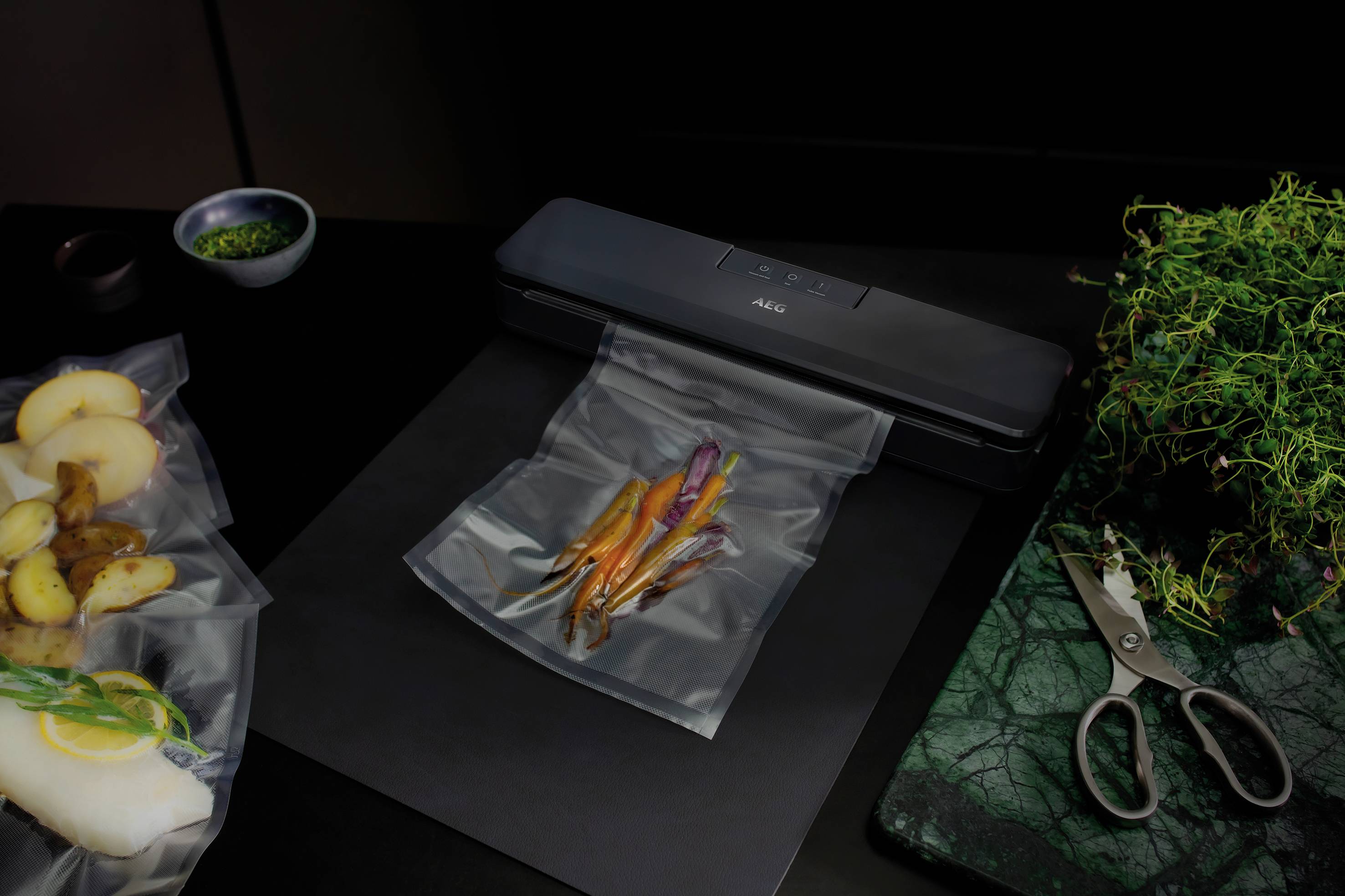 AEG VS4-1-4AG VS4-1-4AG Vakuumierer (B x H x T) 384 x 57 x 98 mm