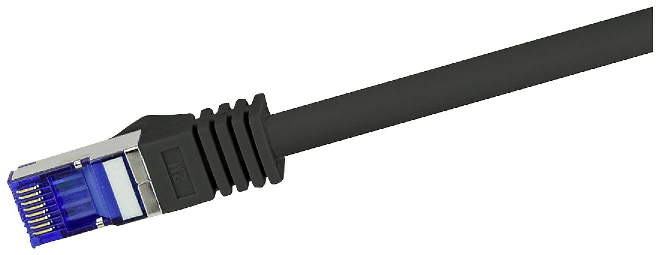 Ein schwarzes Ethernet-Kabel mit einem blauen RJ45-Stecker, der für Netzwerkverbindungen verwendet wird.