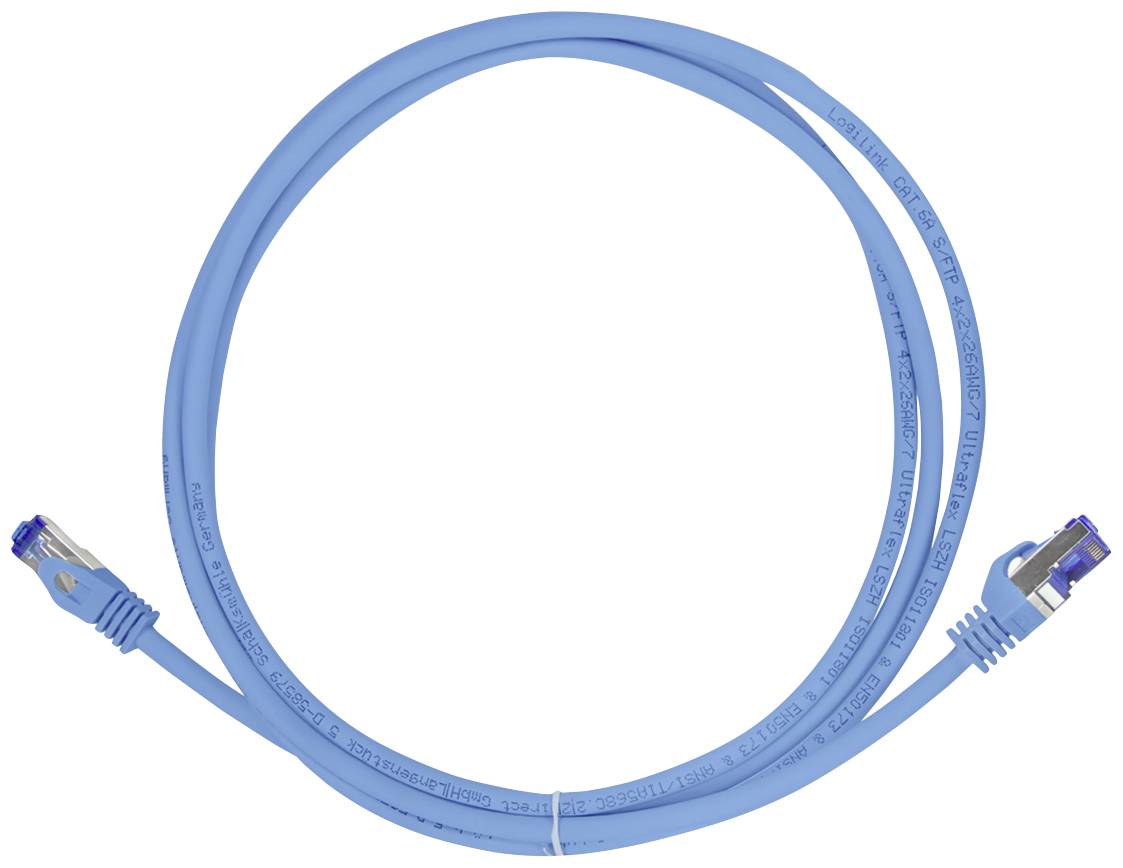 Ein blaues Ethernet-Kabel mit RJ45-Steckern an beiden Enden, verwendet für Netzwerkverbindungen.