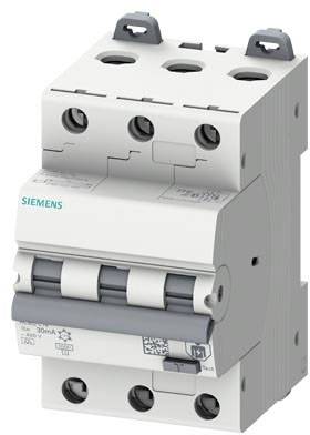 Ein dreipoliger Leitungsschutzschalter von Siemens, grau, mit Kippschaltern und Anschlussklemmen für den Einsatz in elektrischen Anlagen.