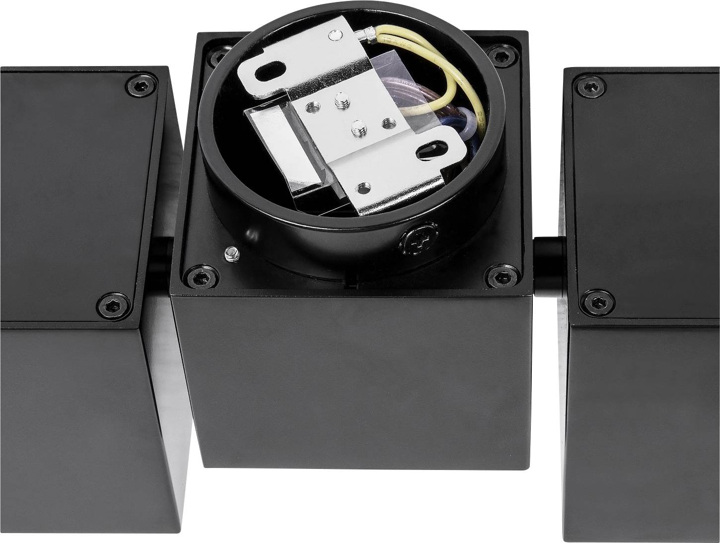 Ein schwarzes, rechteckiges Gehäuse mit einem runden, offenen Fach zeigt Metallkomponenten und Kabel im Inneren.