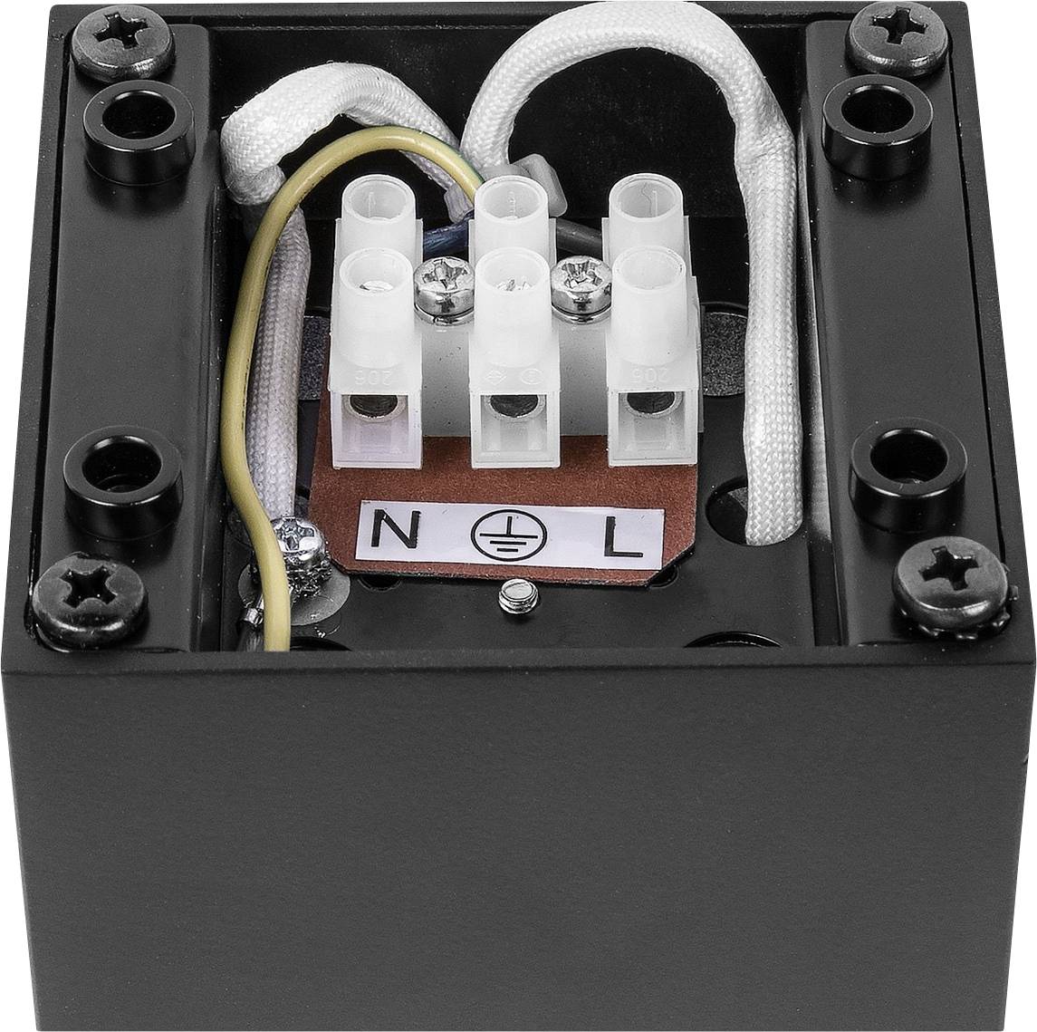 Ein Kabelanschlusskasten mit beschrifteten Klemmblöcken: 'N', Erdungssymbol und 'L'. Der Kasten ist geöffnet und verdrahtet.