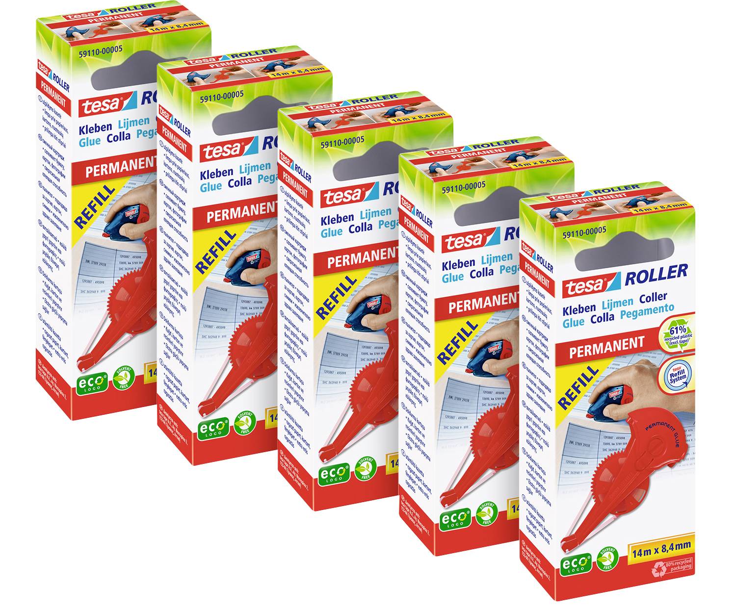 Fünf Packungen Tesa-Kleberoller, jede mit einer roten Nachfüllrolle und Beschriftungen in mehreren Sprachen, aufgereiht.