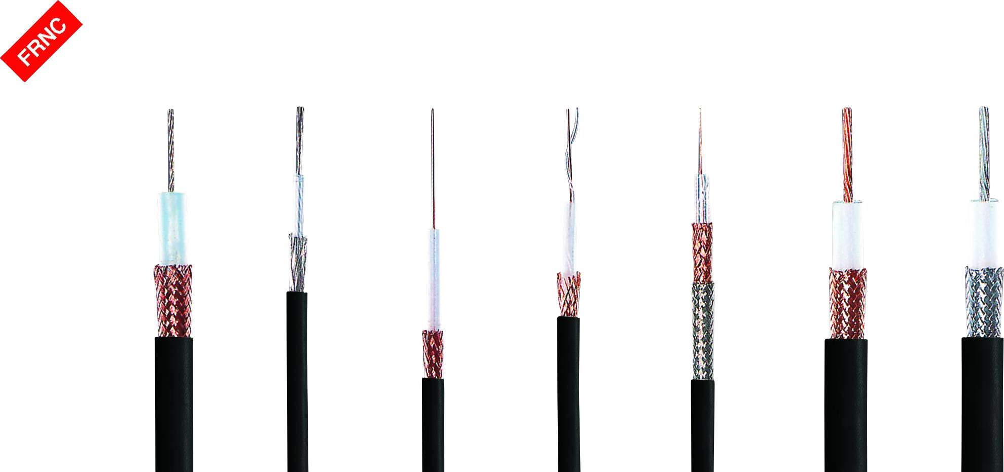 'FRNC' Schrift auf rotem Etikett. Verschiedene schwarze Kabel mit unterschiedlichen Kupferdraht- und Isolierungskombinationen.