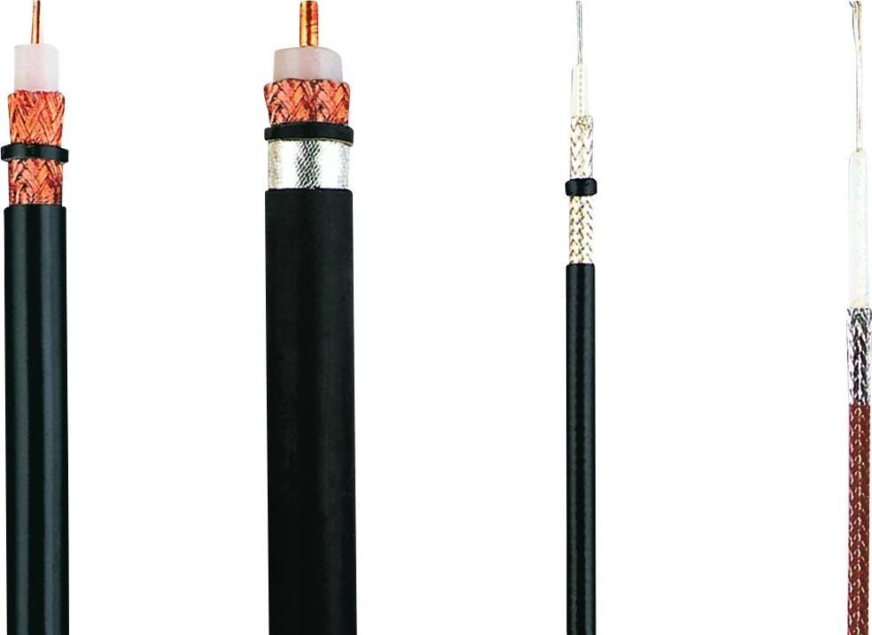 Verschiedene Koaxialkabel nebeneinander angeordnet, zeigen unterschiedliche Größen und Bauweisen, von dicker isoliert bis dünner.