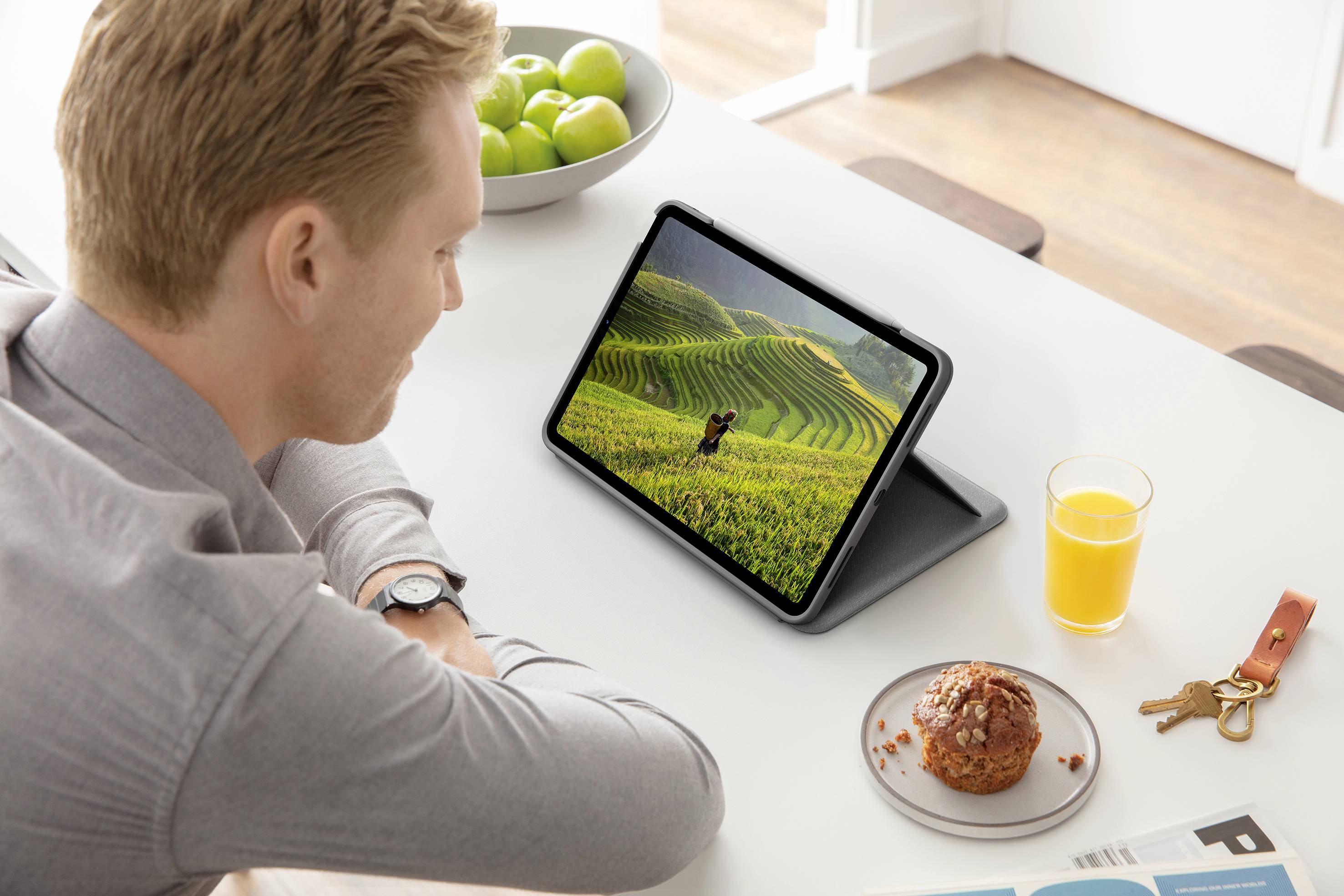 Logitech Folio Touch Tablet-Tastatur mit Hülle Passend für Marke (Tablet): Apple iPad Air (4. Generation), iPad Air (5. Generation) Apple iOS®