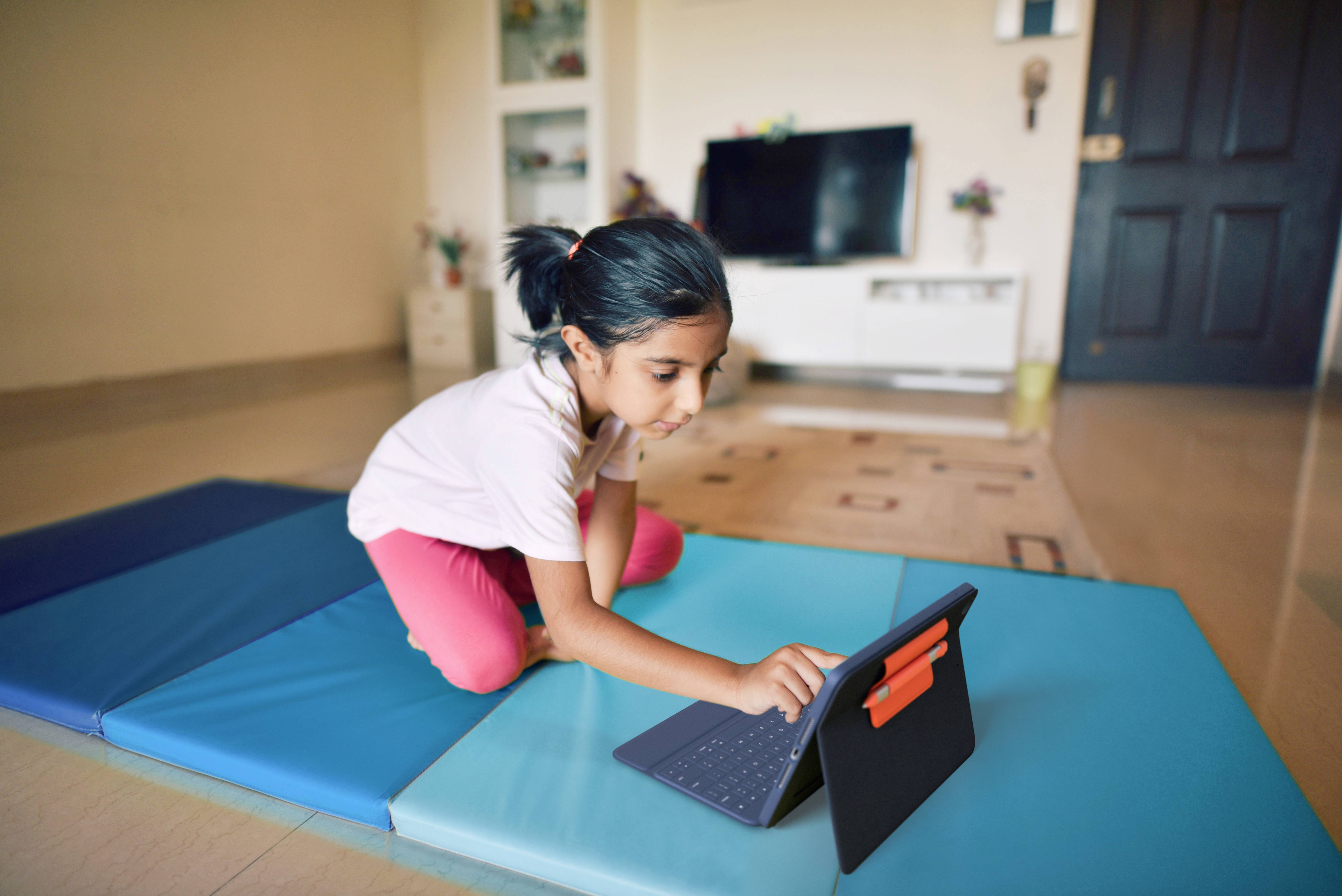 Logitech Rugged Combo 3 Tablet-Tastatur mit Hülle Passend für Marke (Tablet): Apple iPad (7. Generation), iPad (8. Generation), iPad (9. Generation)