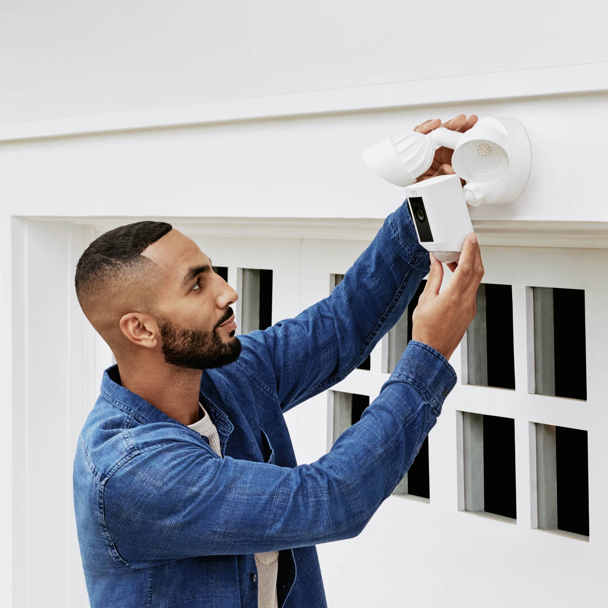 Ring Floodlight Cam Wired Plus White 8SF1P1-WEU0 WLAN IP Überwachungskamera 1920 x 1080 Pixel