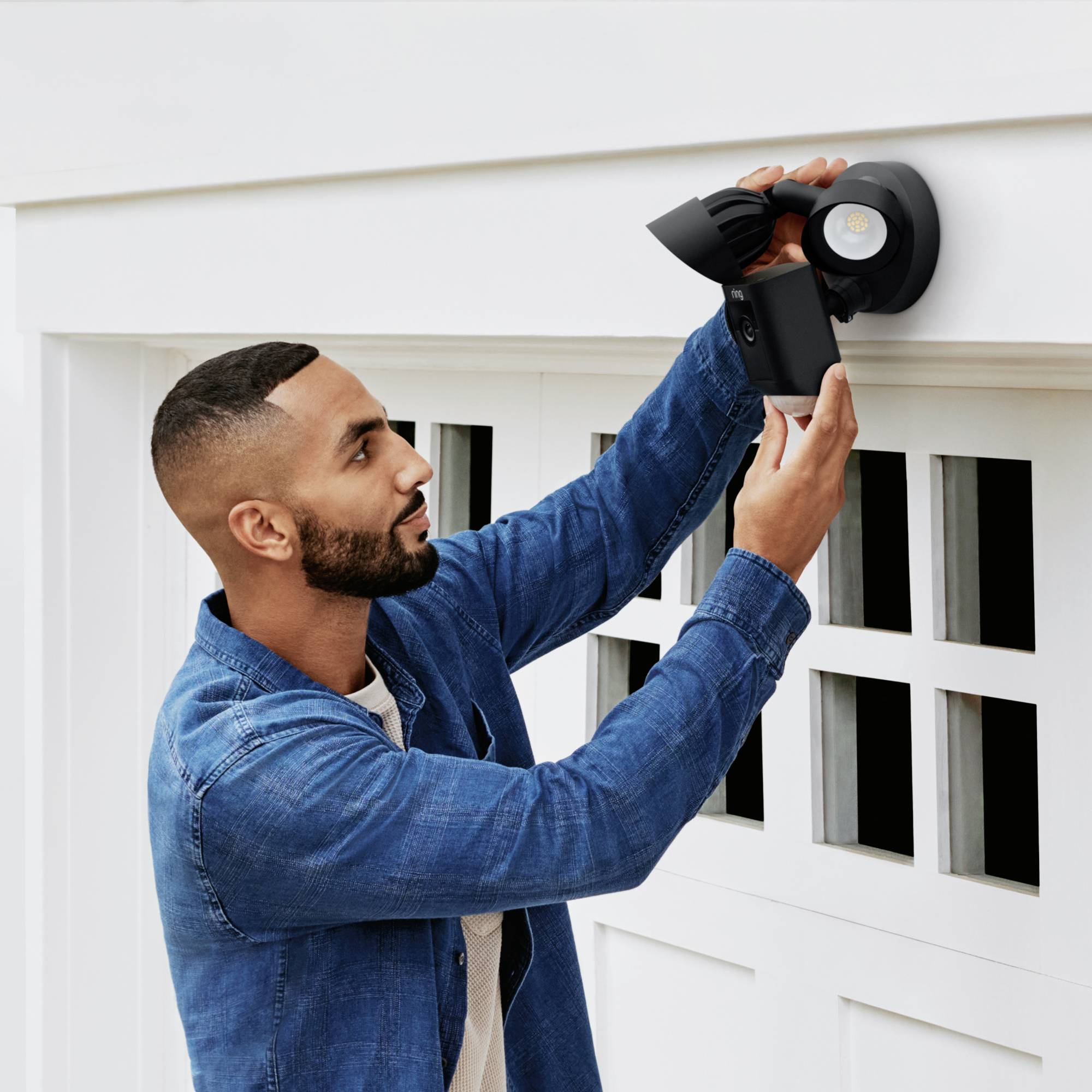 Ring Floodlight Cam Wired Plus Black 8SF1P1-BEU0 WLAN IP Überwachungskamera 1920 x 1080 Pixel