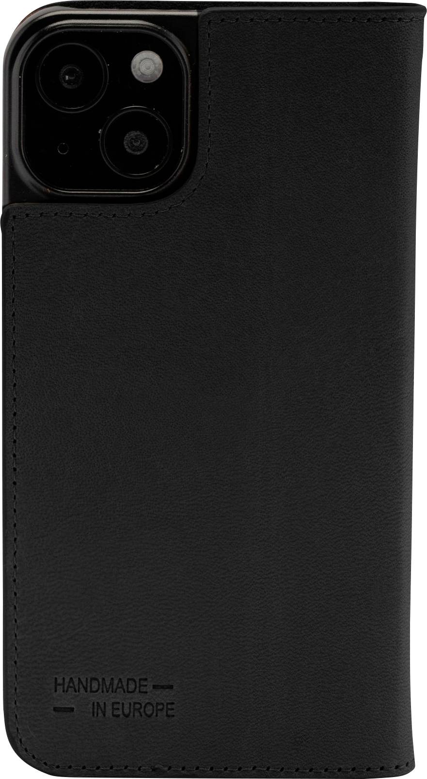 Schwarzes Smartphone-Case aus Leder, mit 'HANDMADE IN EUROPE' Prägung. Es schützt das Gerät und sorgt für ein elegantes Aussehen.