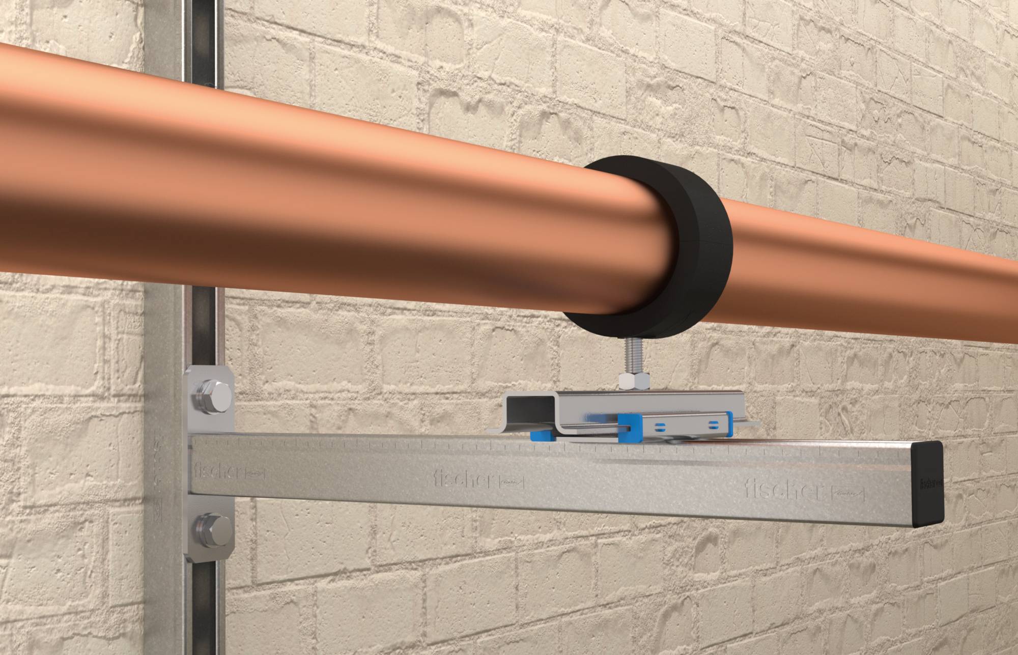 Kupferrohr befestigt an einer Wandhalterung aus Metall, montiert an einer Ziegelwand. Das Rohr ist von einer schwarzen Halterung umschlossen.