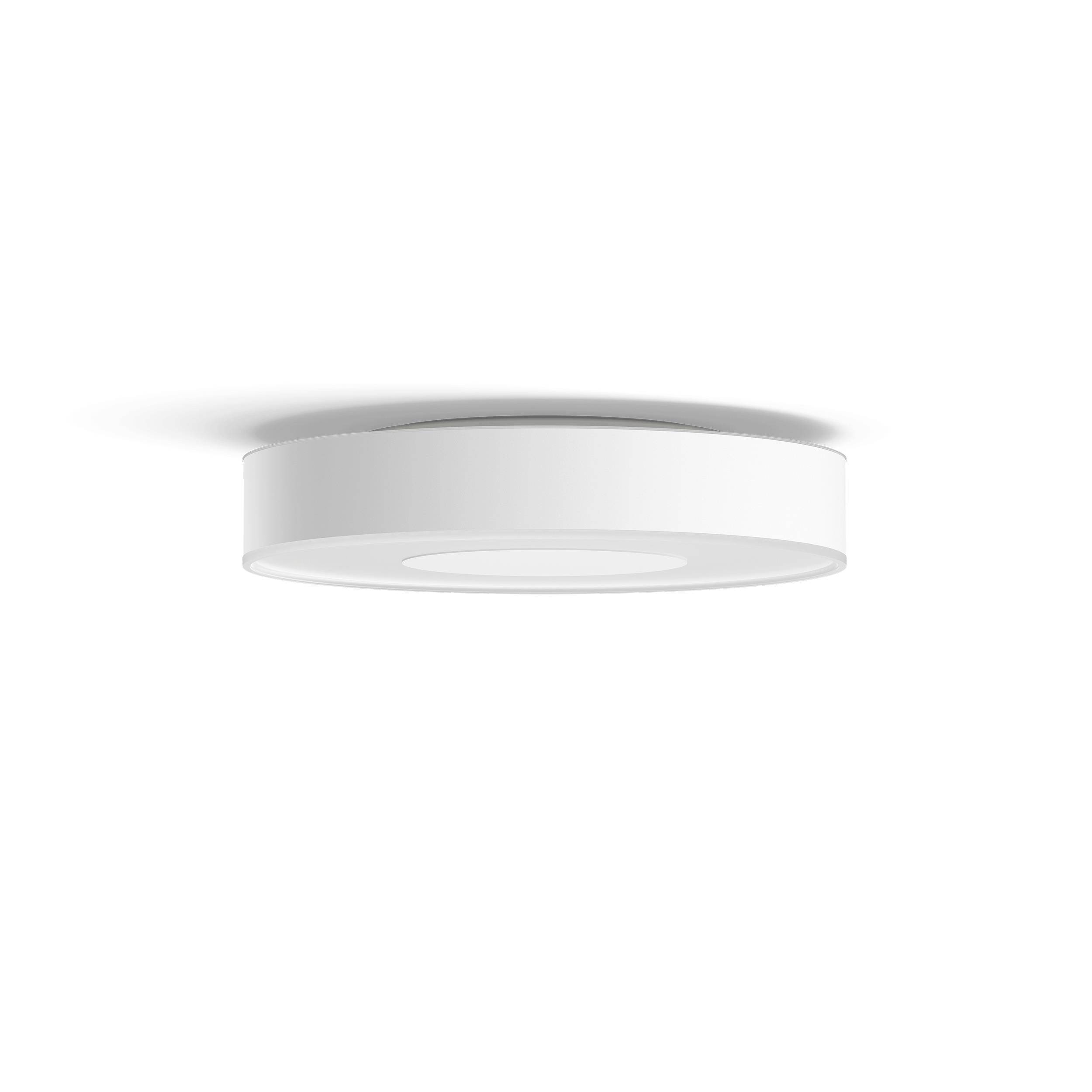 Runde, moderne Deckenleuchte mit schlichtem weißen Design, an einer weißen Decke montiert. Ideal für eine minimalistische Raumgestaltung.