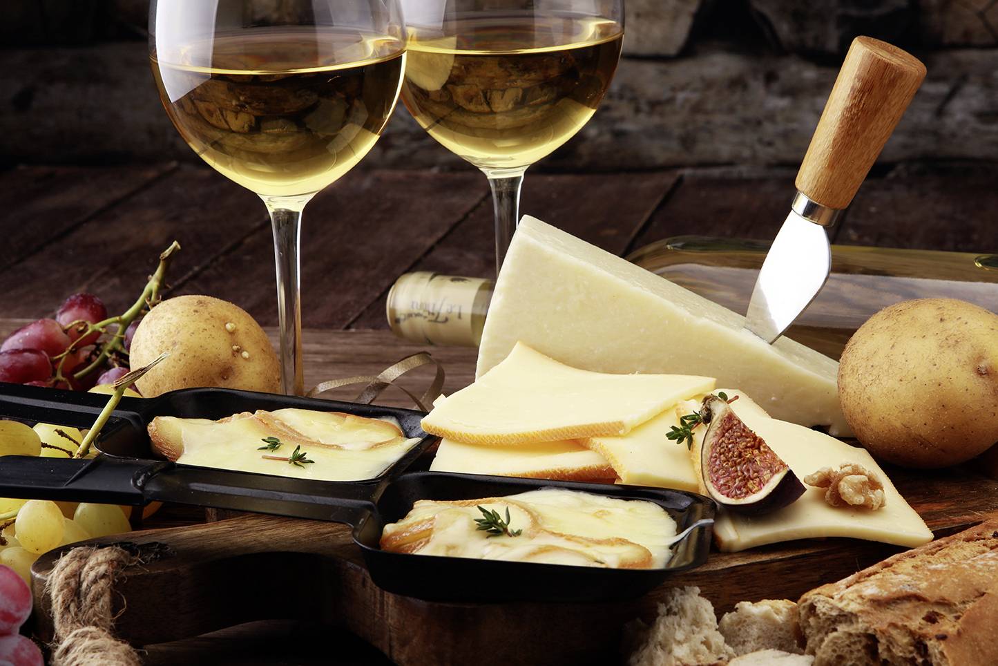 Trisa 7610.7512 Raclette Antihaftbeschichtung, 8 Pfännchen, Kontrollleuchte, Grillfunktion Schwarz, Silber