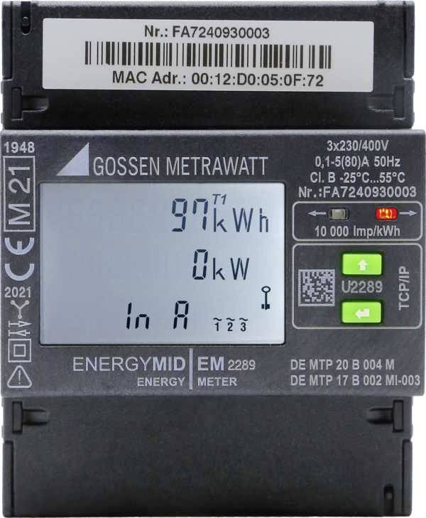 Ein digitales Energiemessgerät zeigt Verbrauchswerte an: 97 kWh Gesamtverbrauch, 0 kW aktuelle Leistung. Serien- und MAC-Adresse sind sichtbar.
