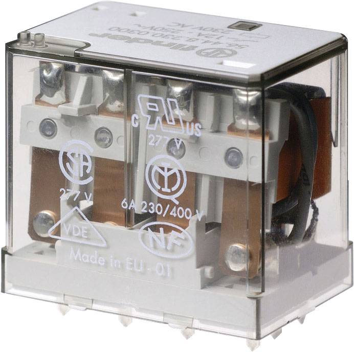 Kleines, transparentes Relais mit metallischen Anschlüssen und Aufschriften zu elektrischen Spezifikationen, wie 230/400 V und 6 A.