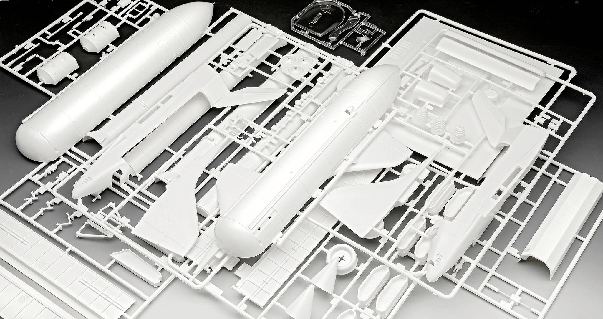 Revell 05674 RV 1:144 Geschenkset Space Shuttle& Booster Rockets, 40th. Raumfahrtmodell Bausatz 1:144