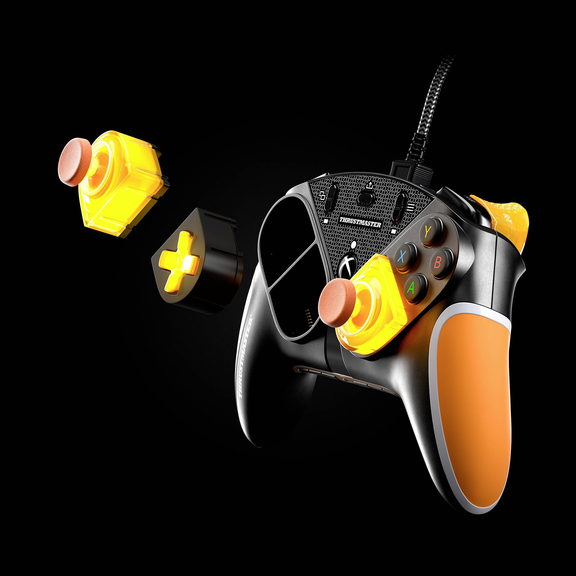 Spielcontroller mit abnehmbaren D-Pad und analogem Stick, leuchtend gelben und orangefarbenen Akzenten, schwarzer Kordel.