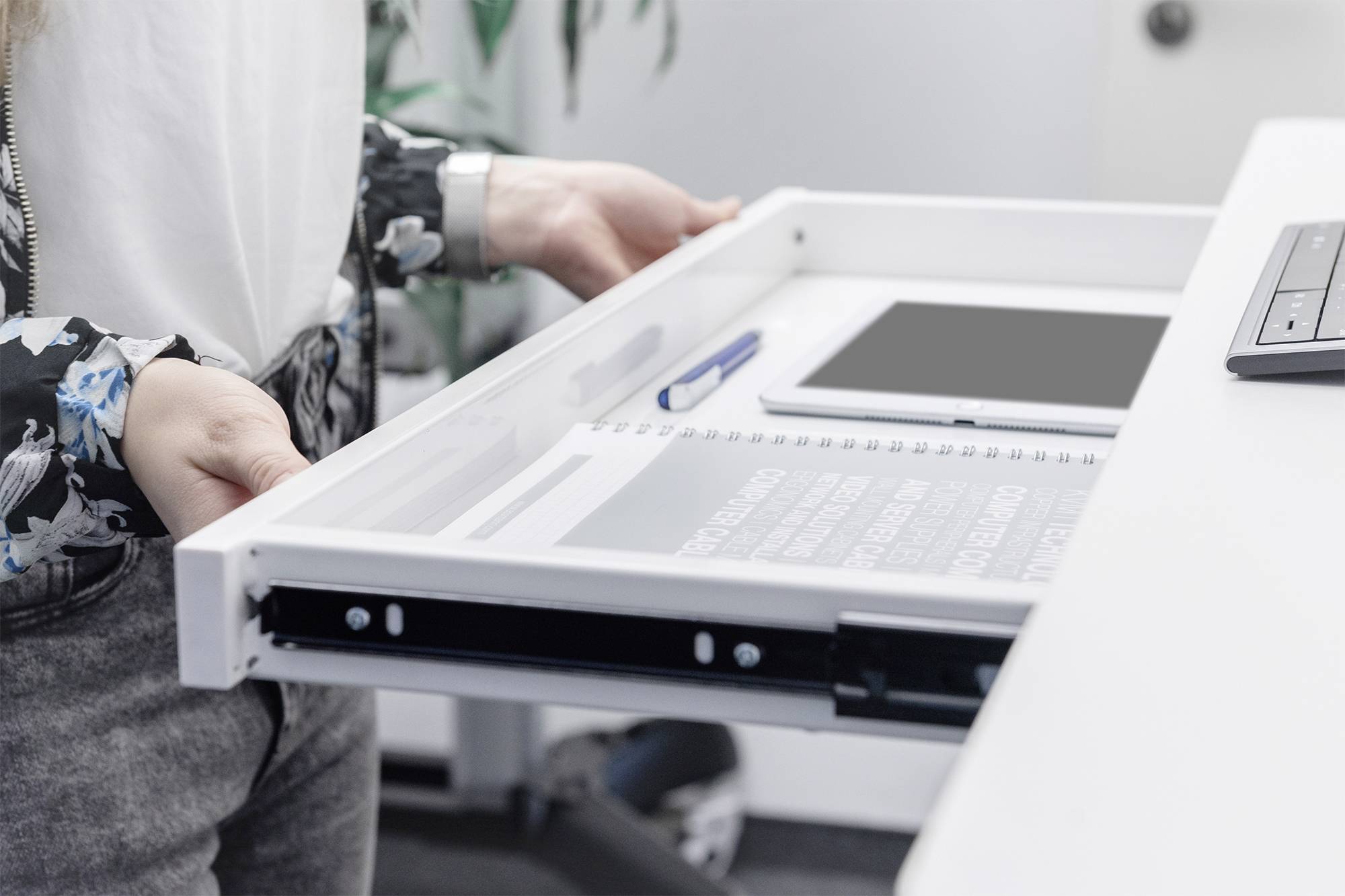 Digitus Sitz-/Steh-Schreibtisch DA-90406 Weiß DA-90406 max. Höhe: 121cm