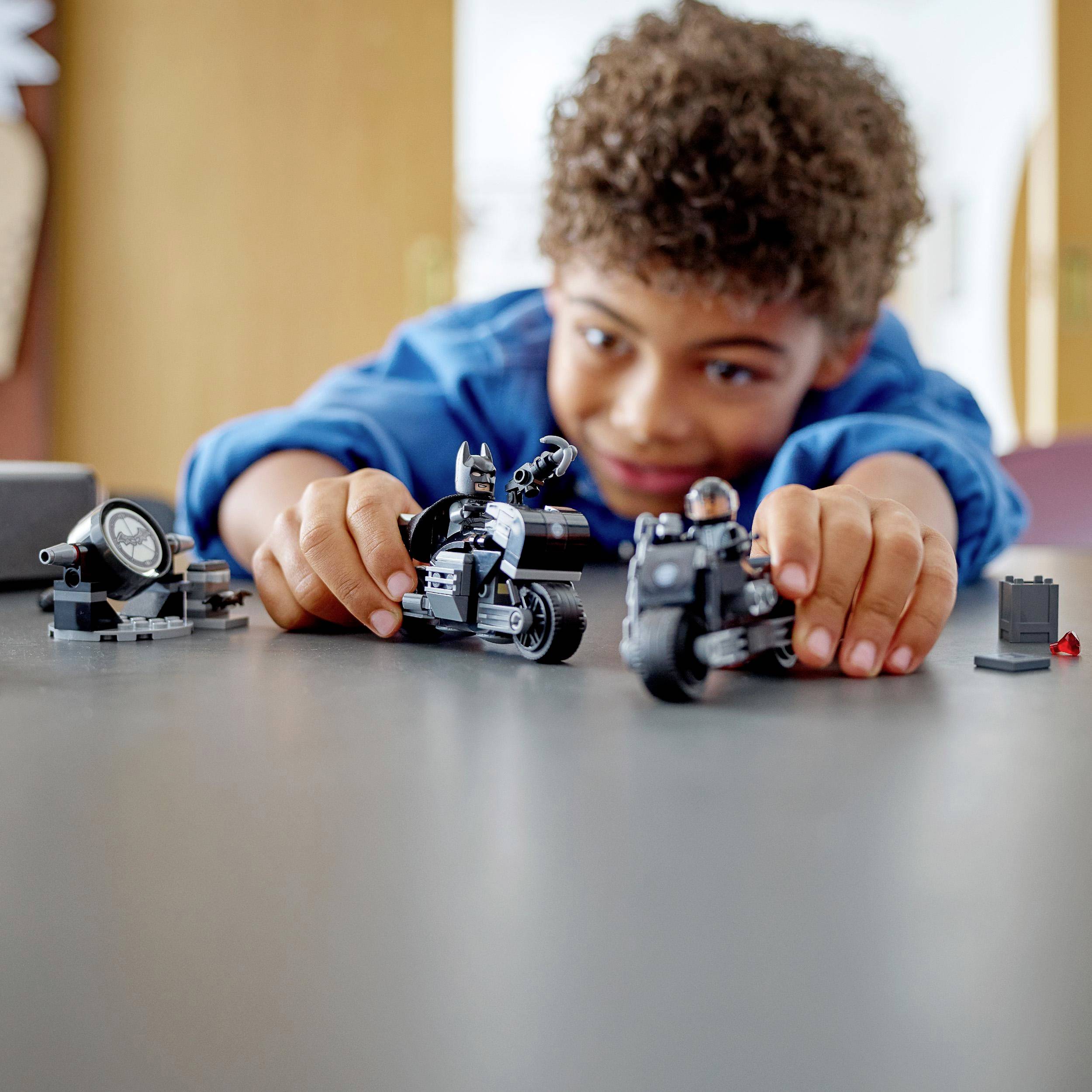 76179 LEGO® DC COMICS SUPER HEROES Batman & Selina Kyle: Verfolgungsjagd auf dem Motorrad