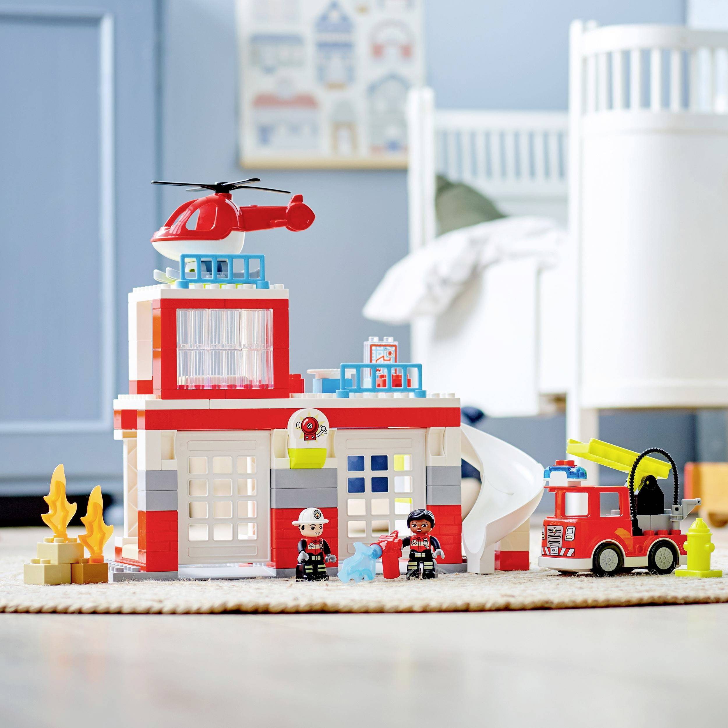 10970 LEGO® DUPLO® Feuerwehrwache mit Hubschrauber