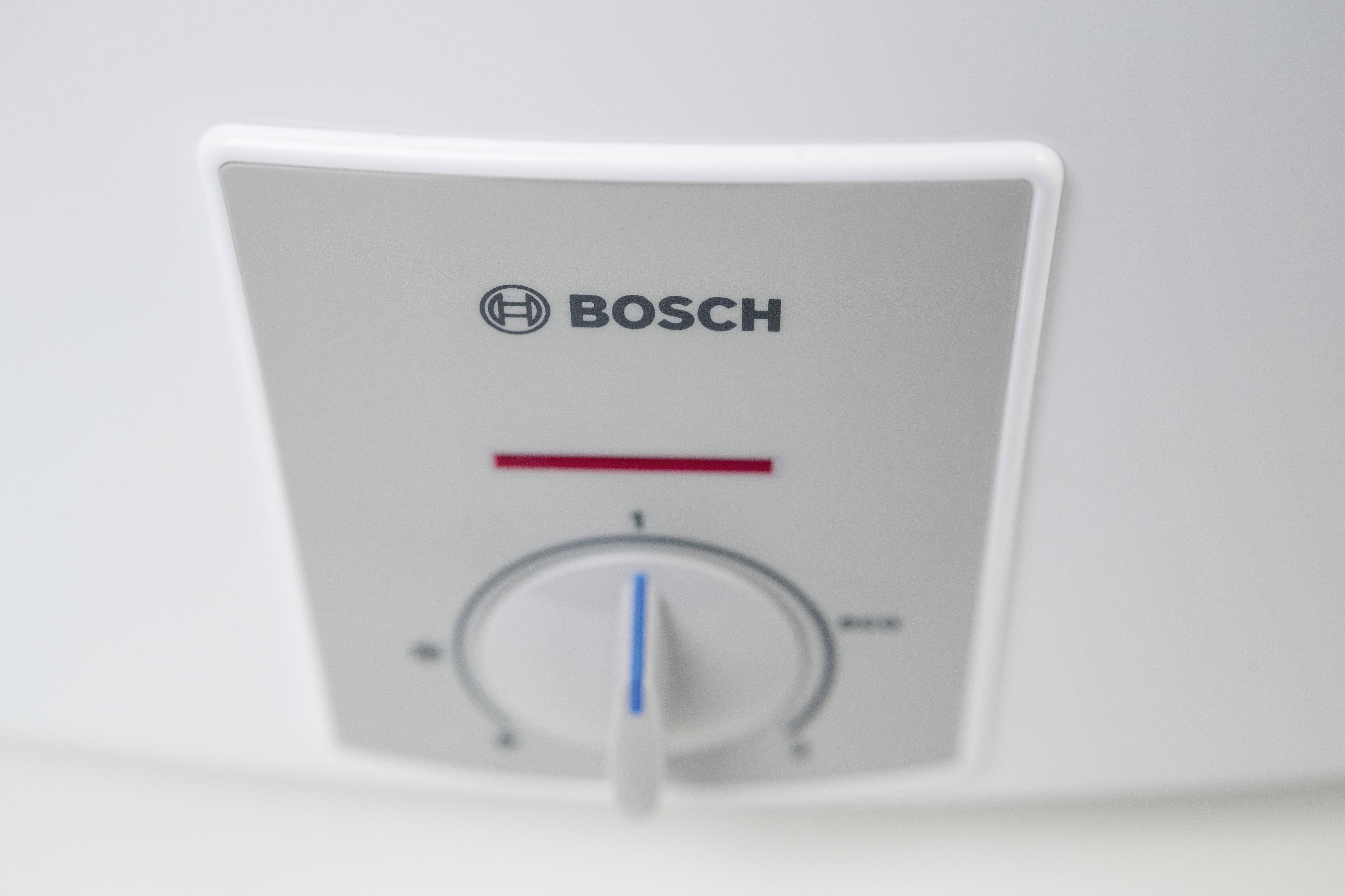 Bosch Home Comfort 7736504804 Tronic Plus Store 30 I Warmwasser-Wandspeicher B (A+ - F) elektronisch