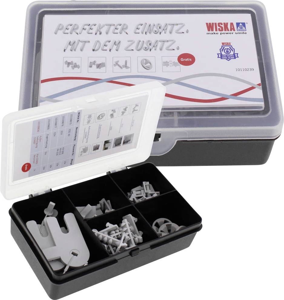 Ein schwarzer Kunststoffkasten mit Fächern und grauen Kunststoffteilen. Der offene Deckel zeigt Broschüren mit dem Titel 'Perfekter Einsatz. Mit dem Zusatz'.