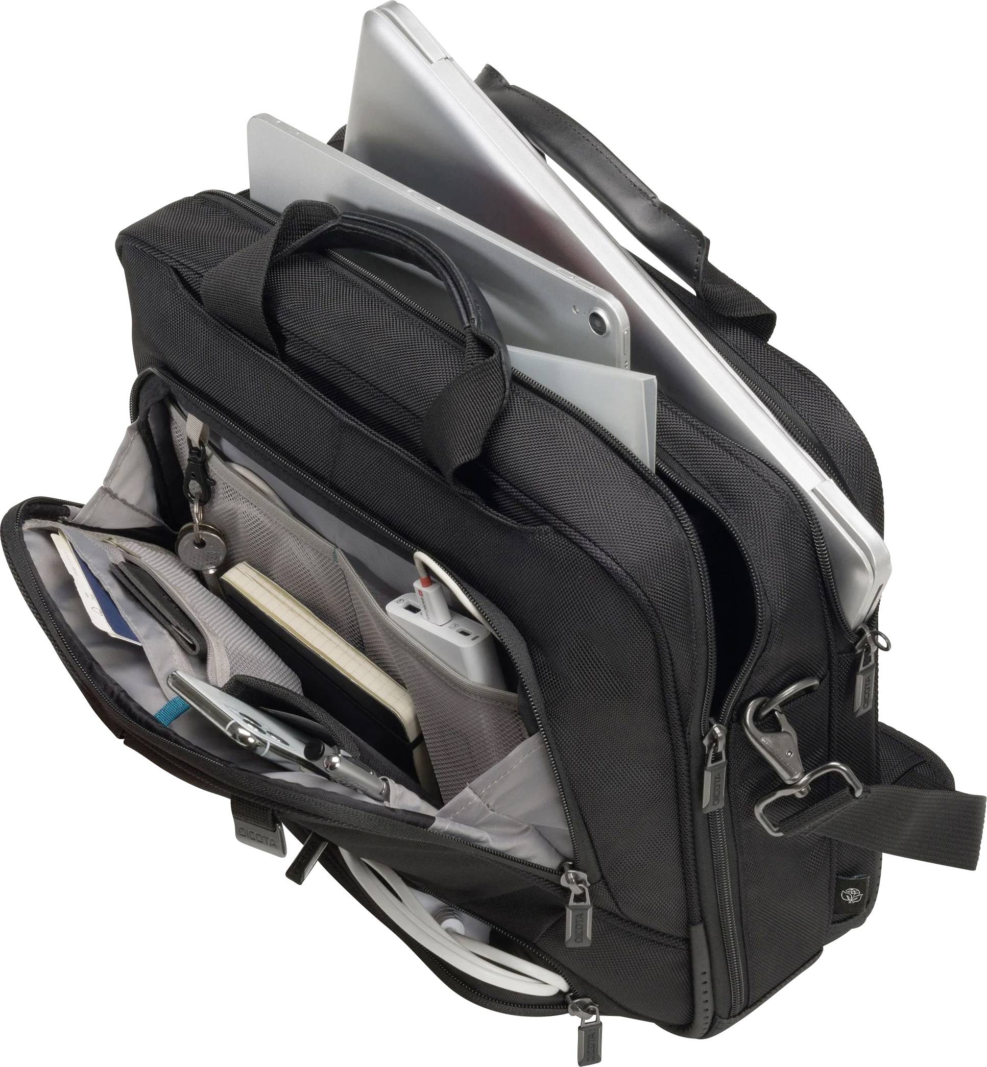 Eine schwarze Laptoptasche mit mehreren Fächern ist geöffnet. Darin befinden sich ein Laptop, ein Tablet und Kabel.
