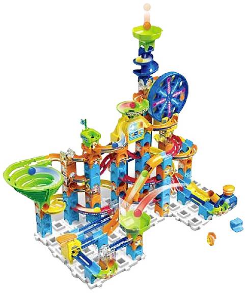 Ein buntes Murmelbahnsystem mit zahlreichen Schleifen, Kurven und einem beleuchteten Rad. Kinder können die Kugeln durch die Strecke schicken.
