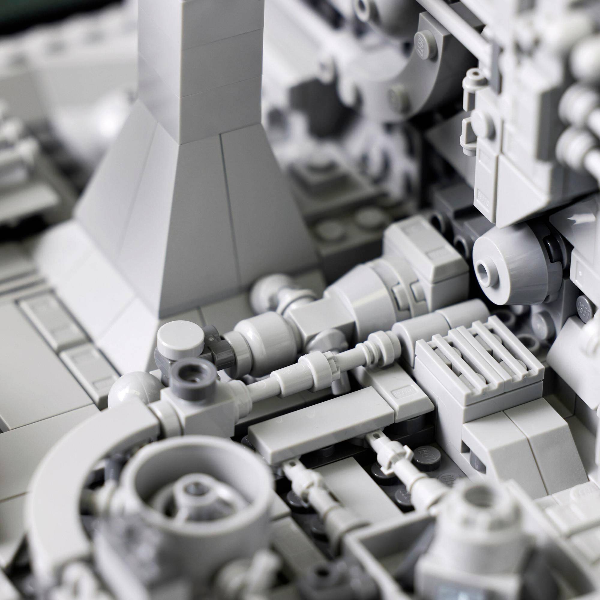 75329 LEGO® STAR WARS™ Death Star™ Trench Run Diorama