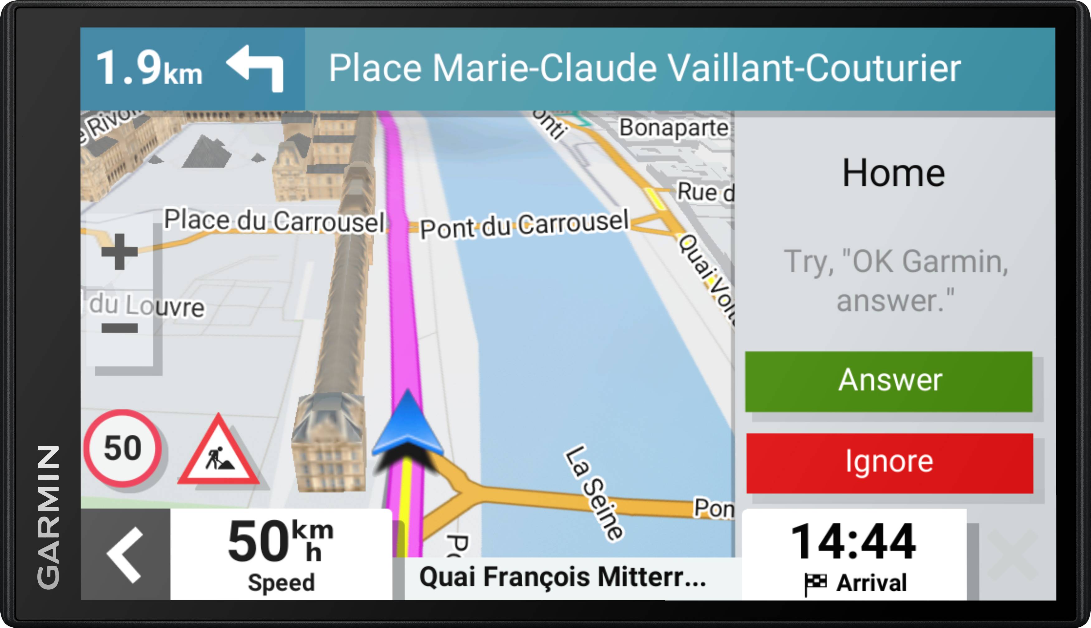 Straßennavigation auf einem GPS-Gerät zeigt die Route zur 'Place Marie-Claude Vaillant-Couturier' in 1,9 km Entfernung an. Geschwindigkeit: 50 km/h. Ankunft um 14:44 Uhr.